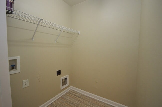 Building Photo - 8026 River Watch Ln