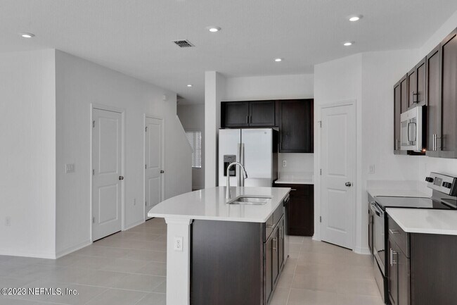 Building Photo - 13092 Bachara Wy