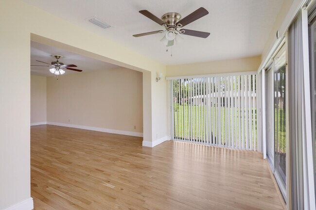 Building Photo - 459 Franconia Cir