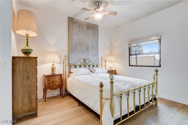 Building Photo - 353 E Bonneville Ave