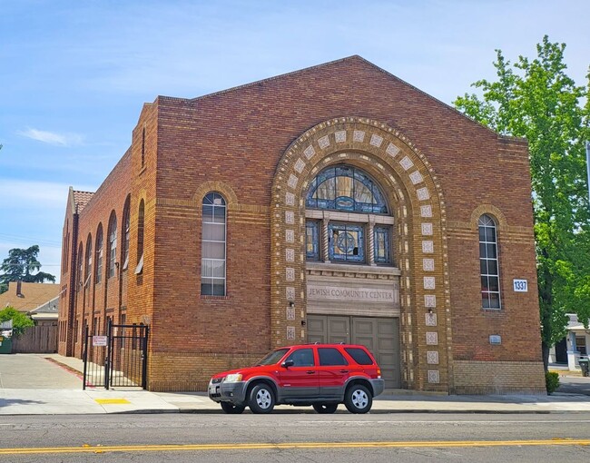 Primary Photo - Madison Arches Apartments