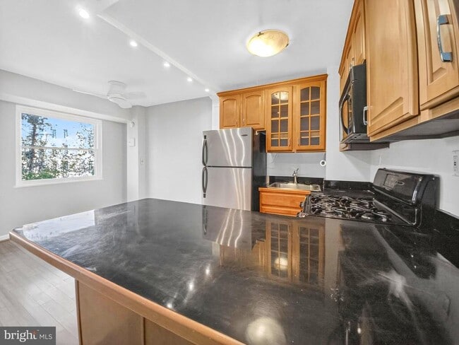 Building Photo - 1801 Clydesdale Pl NW