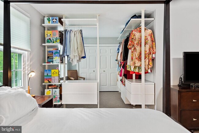 Building Photo - 1 Glenhurst Ct