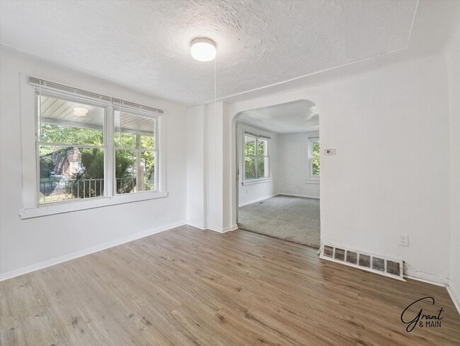 Building Photo - $1200 3 bedroom bungalow