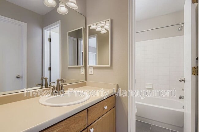 Building Photo - 9847 Sydney Ln