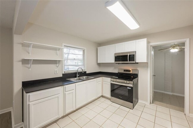 Building Photo - 2058 River Rd