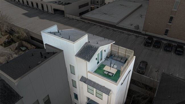 Building Photo - 2324 Camden Dr