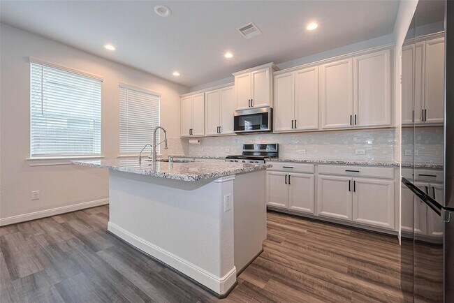 Building Photo - 3115 Planters Peak Dr