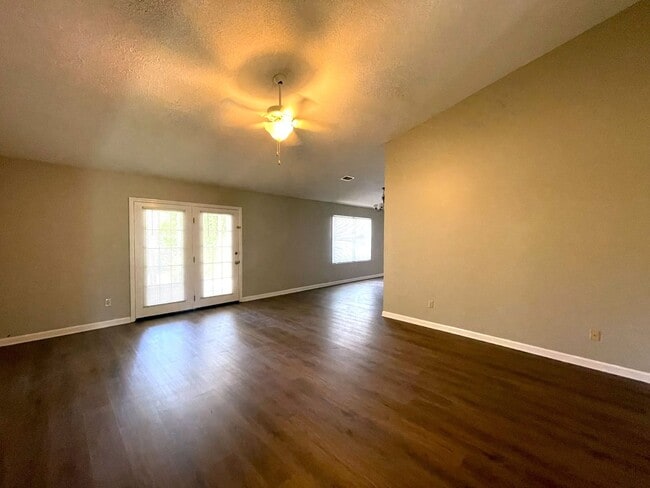 Building Photo - Adorable 3 Bedroom/2 bath House for Rent i...