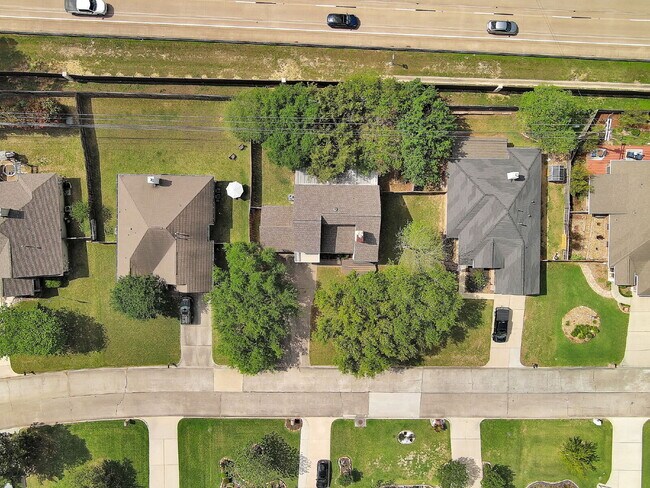 Building Photo - Find comfort, style, and convenience in this beautiful 3-bedroom home located in a desirable gate...