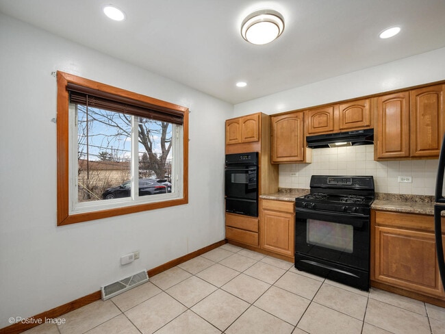 Building Photo - 68 N Albert St