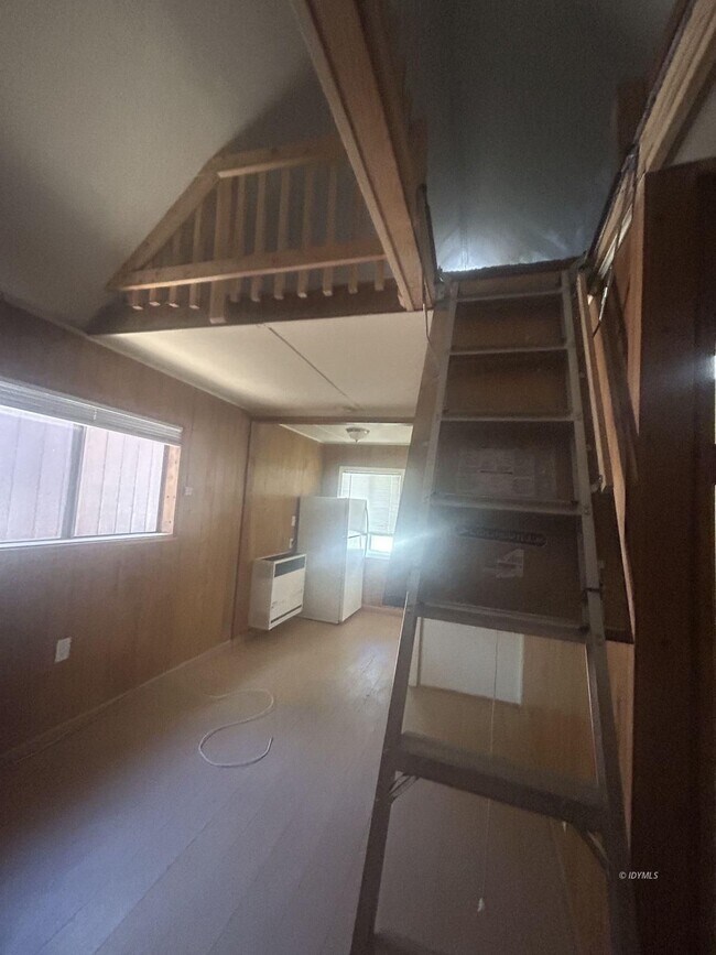 Building Photo - Cute Loft Bedroom Mountain Cabin