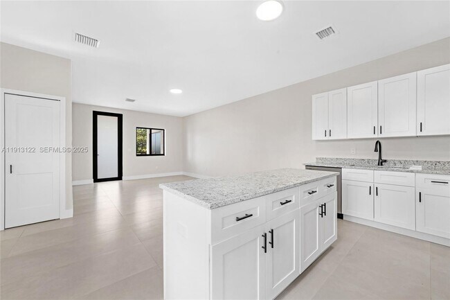 Building Photo - 4307 E 8th Ct