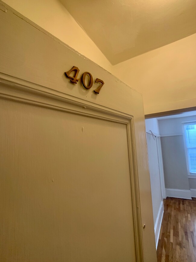 Building Photo - 845 Sutter St