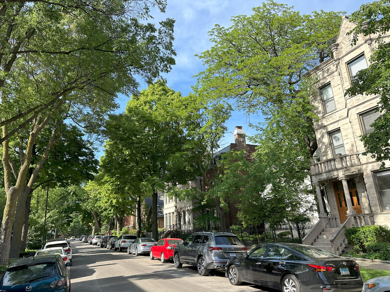 North Magnolia Avenue - 2217 N Magnolia Ave