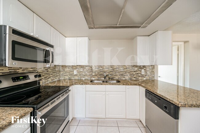 Building Photo - 10905 Kingsbridge Rd