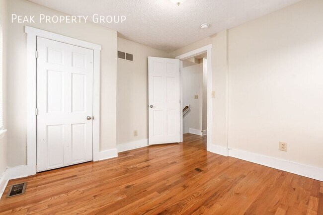 Building Photo - 1369-1371 Summit Street-1371 Summit Street