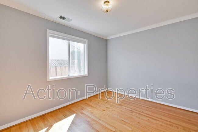 Building Photo - 485 Benvenue Ave