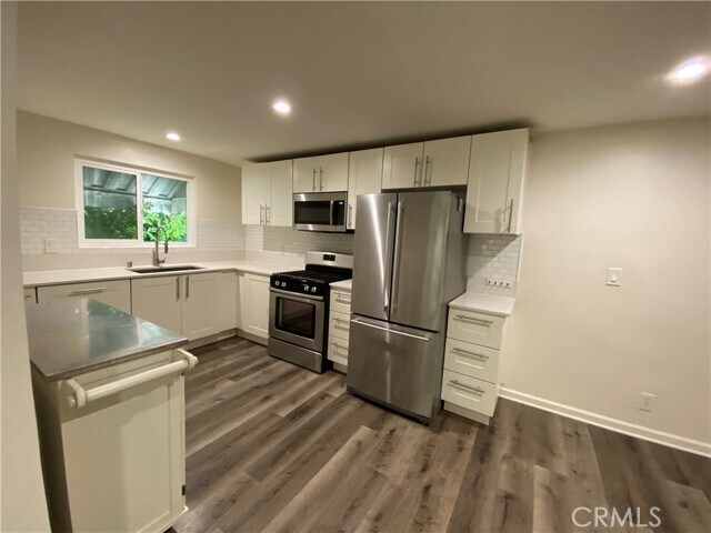 Building Photo - 208 S Park View St