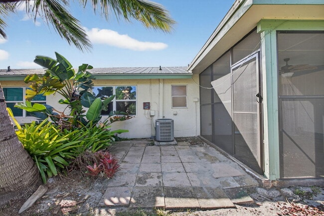 Building Photo - 8695 SE Hobe Ridge Ave