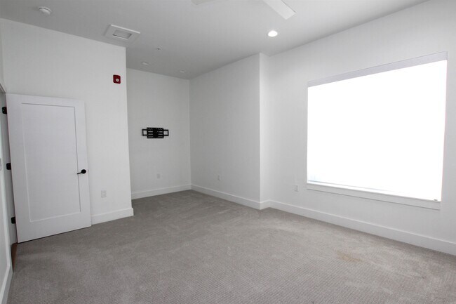 Building Photo - 203 Paschal St