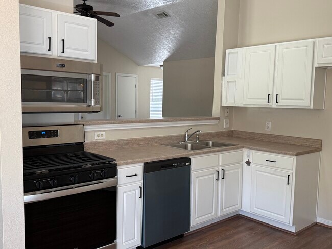 Building Photo - 11980 La Salle River Rd