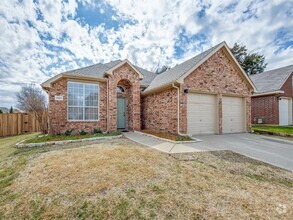Building Photo - 1664 Knoll Ridge Cir