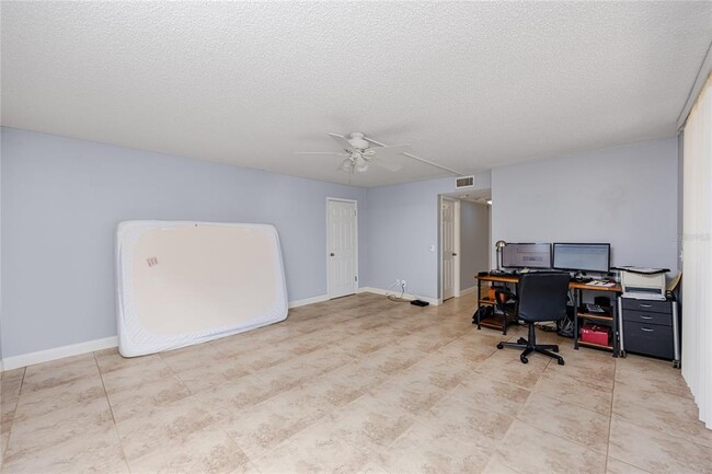 Building Photo - 736 Island Way