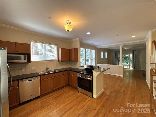 Building Photo - 2504 Cranbrook Ln