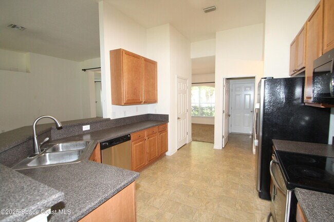 Building Photo - 2295 Botanica Cir