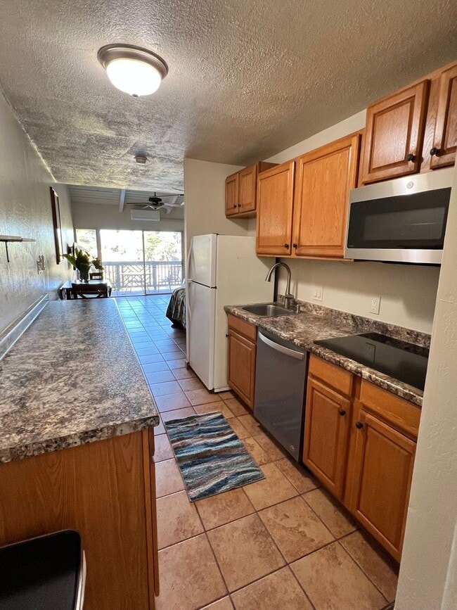 Building Photo - Kihei Bay Surf Condo