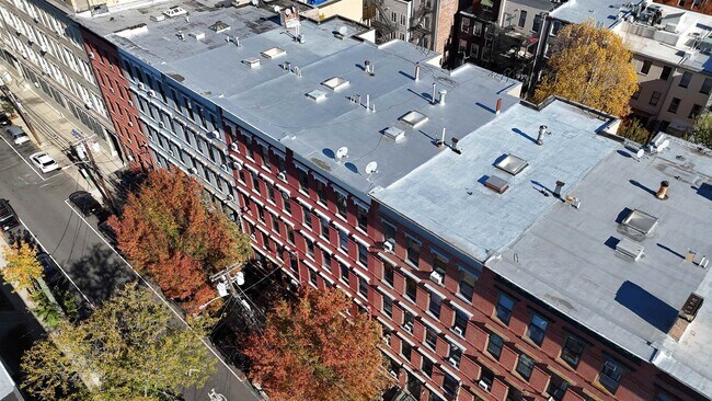 Building Photo - 813 Park Ave