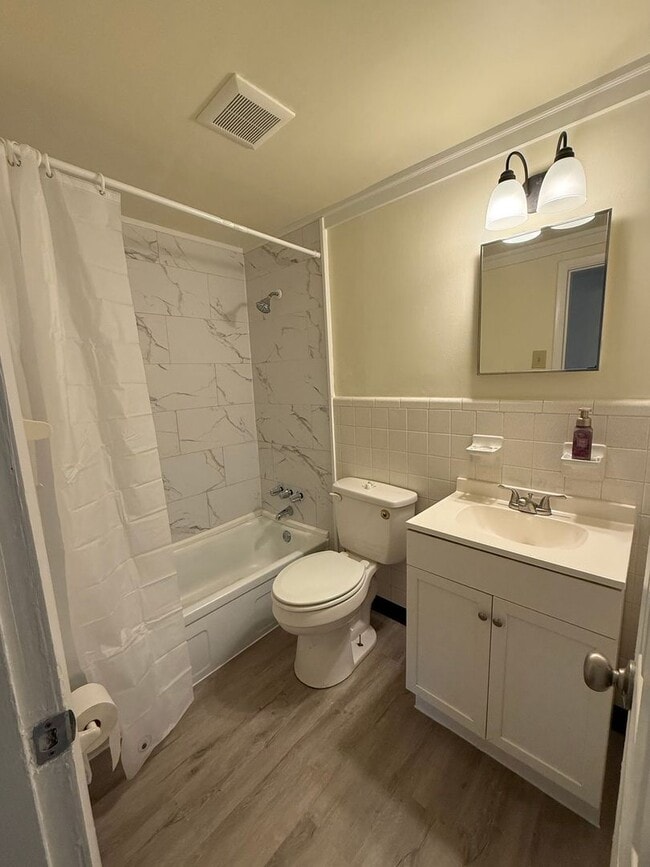 Building Photo - Charming 3 bedroom brick House