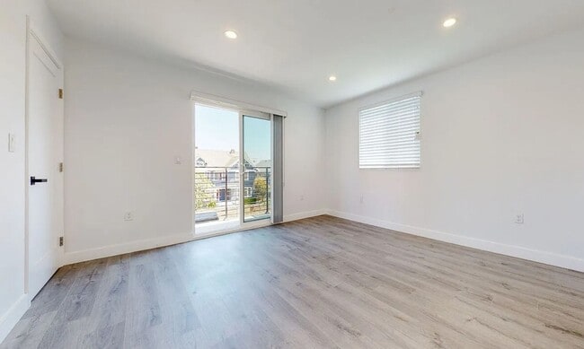 Building Photo - FOR RENT $4200, 4BED 3BATH,Downtown LA