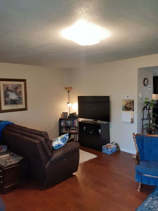 Building Photo - 3 Bedroom 2 Bath in Cortez