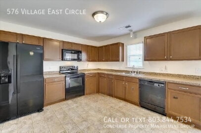 Building Photo - 576 Village E Cir