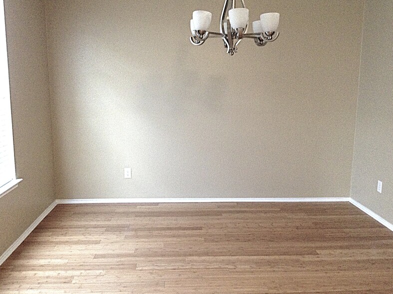 Building Photo - 2821 Bentridge Dr