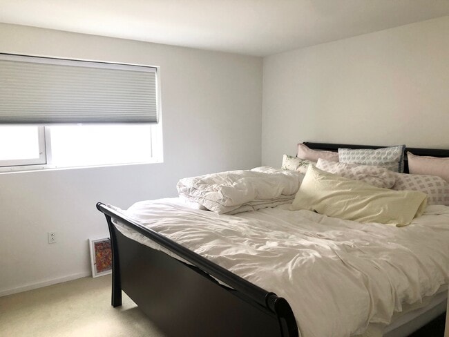 Building Photo - 1 Earhart St