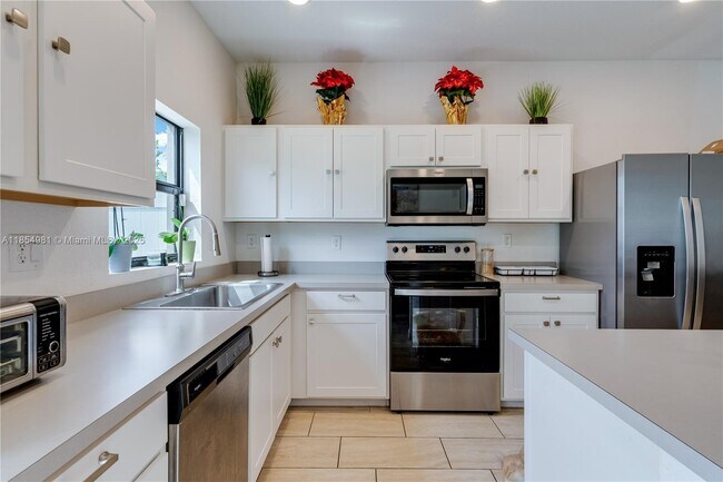 Building Photo - 1150 SW 6th Ave