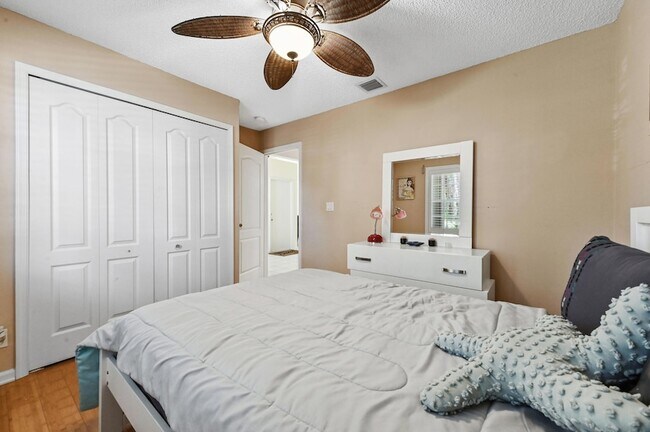 Building Photo - 2241 Soundings Ct