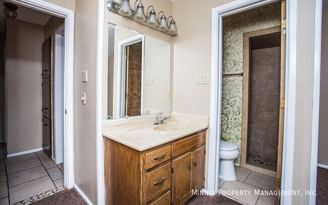 Building Photo - 4800 Dentcrest Dr