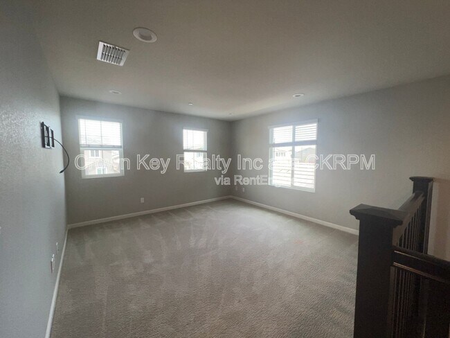 Building Photo - 2254 Middlebury Dr