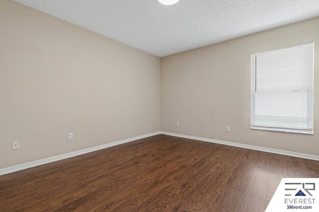 Building Photo - 39 Firethorn Ln