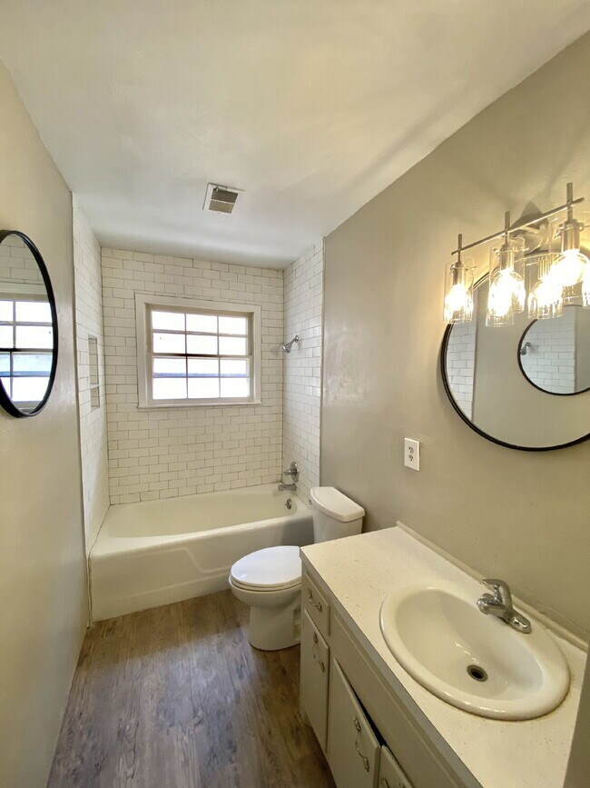 Building Photo - Spacious 4-Bedroom, 3-Bath Home in Central...