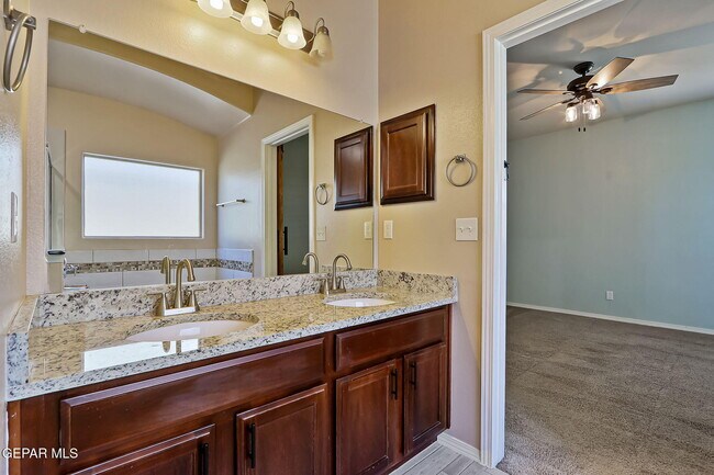 Building Photo - 3921 Desert Dunes Dr