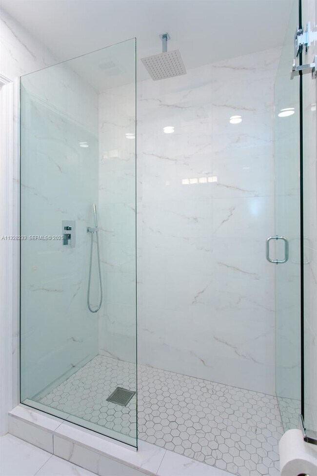 Building Photo - 809 S 17th Ave