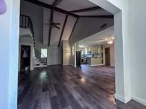 Large Living Room - 789 Hammett Rd