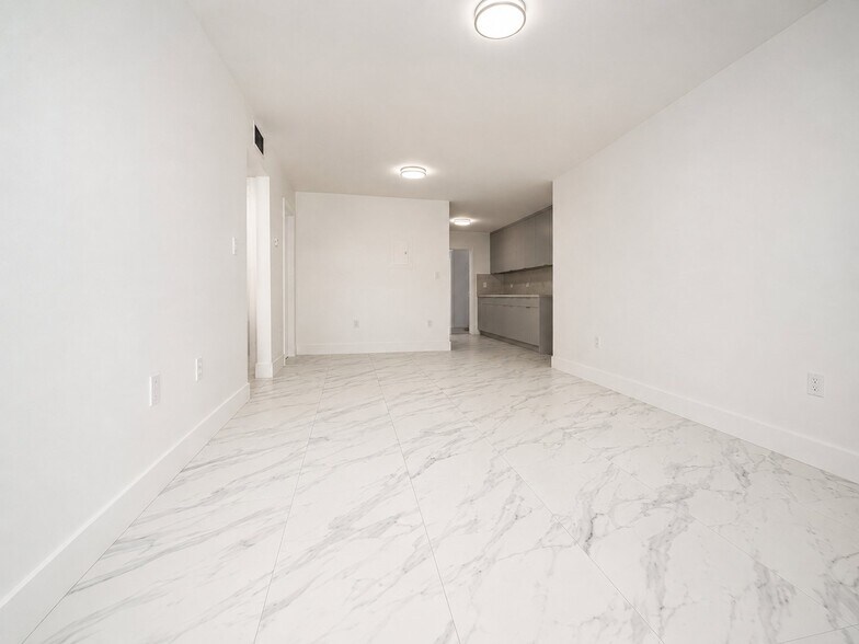 Building Photo - 1270 W 42nd St