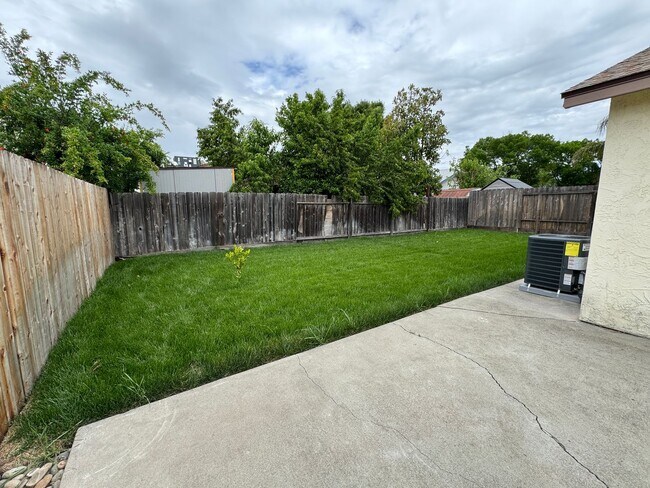 Building Photo - Four Bedroom, Two Bathroom, Water/Sewer/Trash and Yard Maintenance Included!