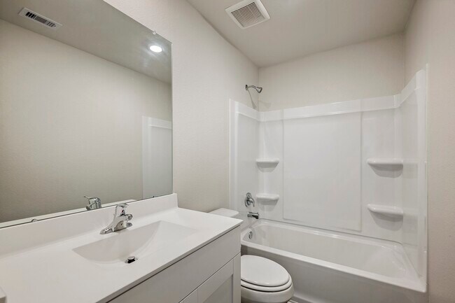 Building Photo - 15866 Berry Hl Dr